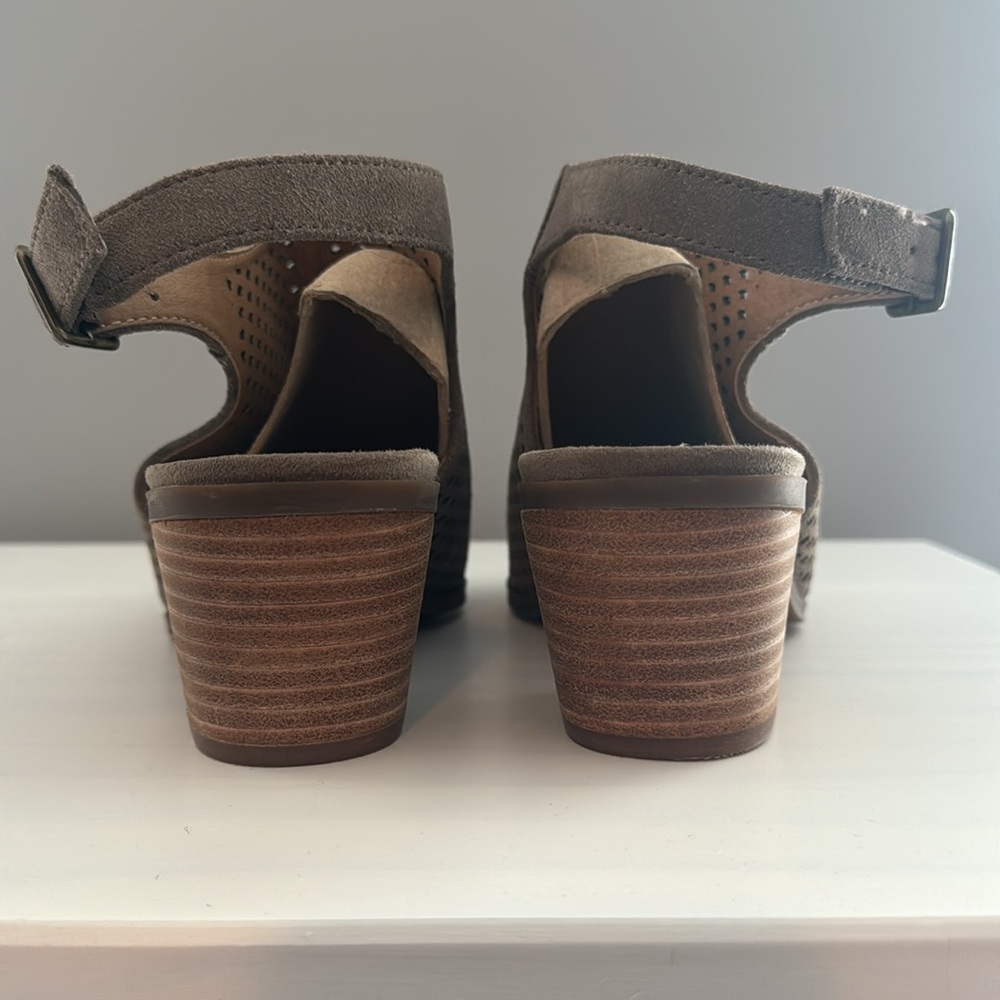 Lucky Brand Taupe opened toe Heel size 9 Never worn/without box - Picture 4 of 4